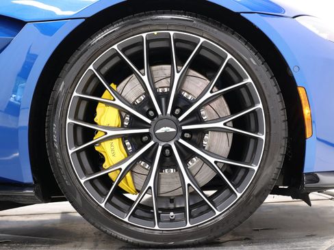 Used 2023 Aston Martin V8 Vantage Roadster RWD image 95