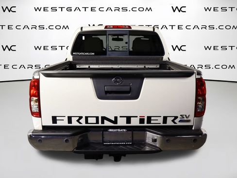 Used 2017 Nissan Frontier SV w/ SV Value Truck Package RWD image 4