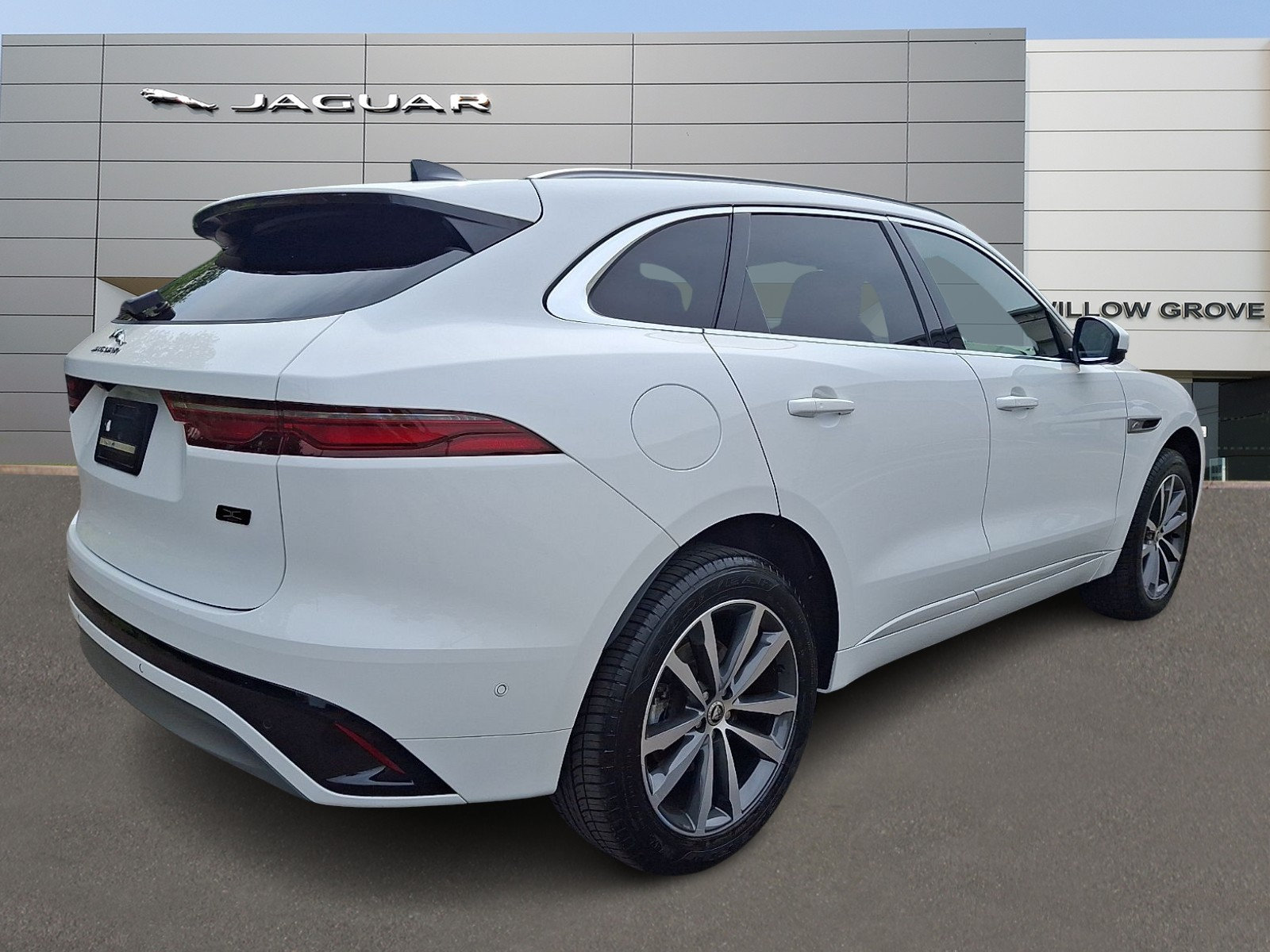 Used 2026 Jaguar F-PACE R-Dynamic S AWD/4WD image 2