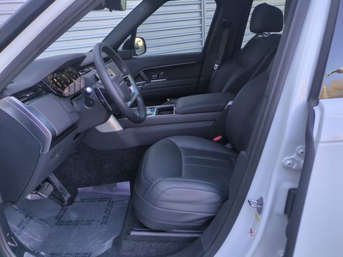 Used 2023 Land Rover Range Rover SE image 24