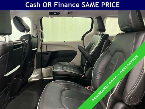 Used 2023 Chrysler Pacifica Limited w/ Uconnect Theater Family Group FWD image 14