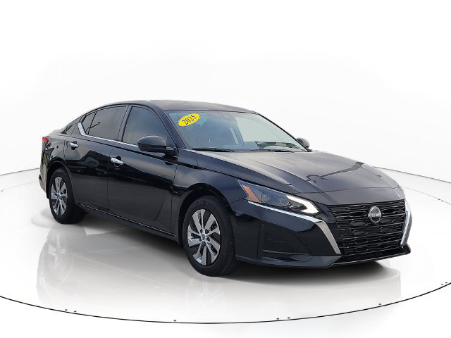 Used 2025 Nissan Altima 2.5 S FWD image 3