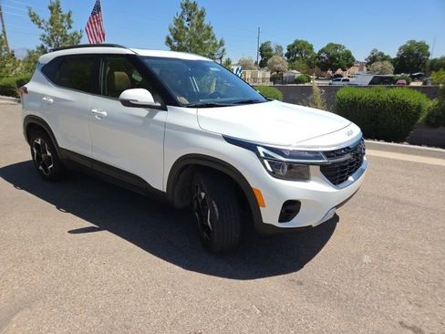 Used 2024 Kia Seltos EX AWD/4WD image 3