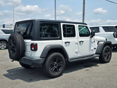 Used 2022 Jeep Wrangler Unlimited Sport AWD/4WD image 3