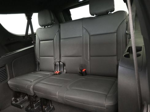 Used 2025 Chevrolet Suburban LT RWD image 38