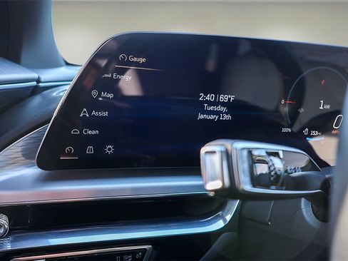 Used 2024 Cadillac Lyriq Sport image 14