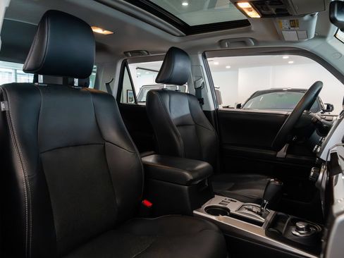 Used 2022 Toyota 4Runner Limited AWD/4WD image 26