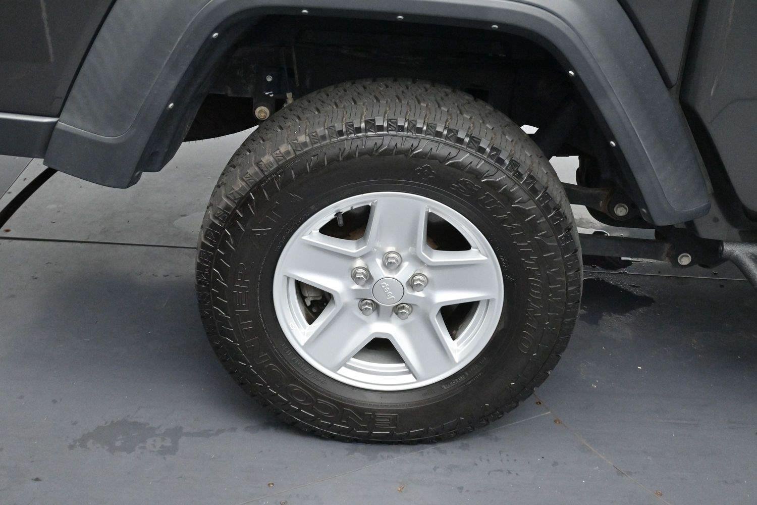 Used 2023 Jeep Gladiator Sport AWD/4WD image 31