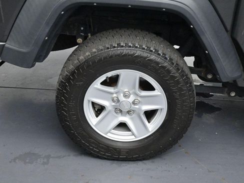 Used 2023 Jeep Gladiator Sport AWD/4WD image 31