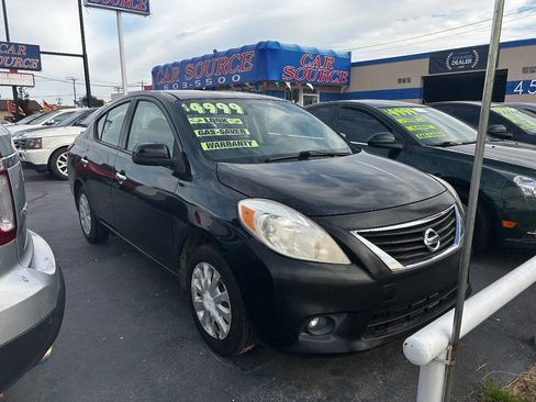 Used 2014 Nissan Versa SV image 1