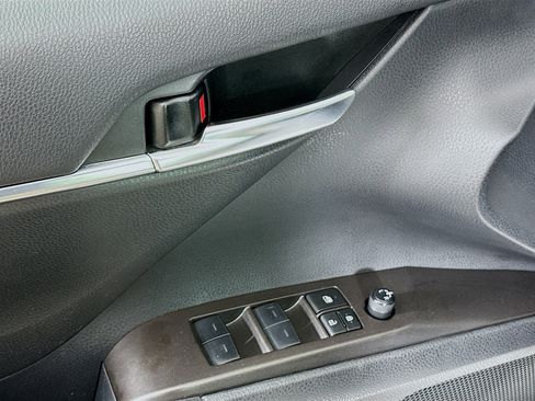 Used 2024 Toyota Camry SE image 15