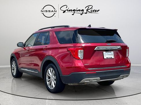 Used 2021 Ford Explorer XLT w/ Equipment Group 202A RWD image 4