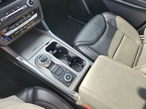 Used 2020 Ford Explorer Platinum w/ Premium Technology Package AWD/4WD image 17