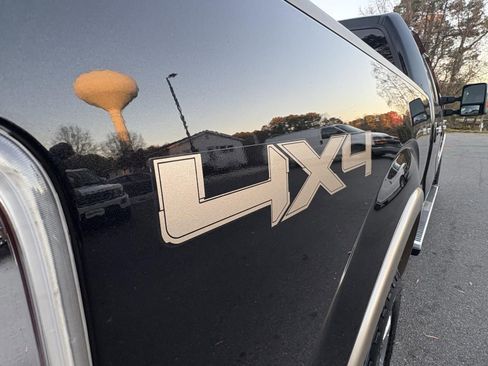 Used 2014 Ford F150 King Ranch w/ King Ranch Luxury Package image 12