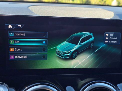 Used 2026 Mercedes-Benz GLB 250 image 30