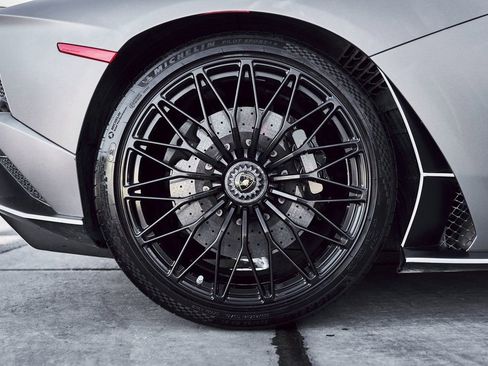 Used 2018 Lamborghini Aventador S image 34