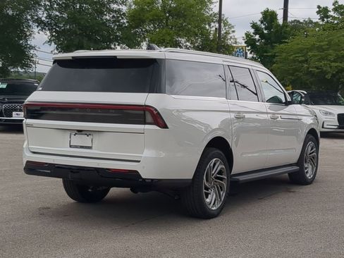 New 2026 Lincoln Navigator L Premier AWD/4WD image 3
