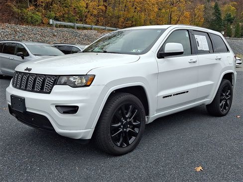 Used 2022 Jeep Grand Cherokee Laredo X image 6