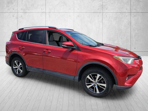 Used 2017 Toyota RAV4 XLE FWD image 1