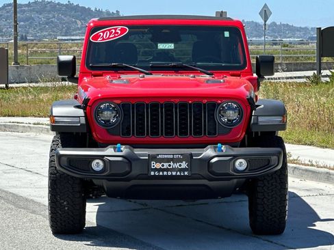 Used 2025 Jeep Wrangler Unlimited Rubicon 4xe w/ Convenience Group AWD/4WD image 9