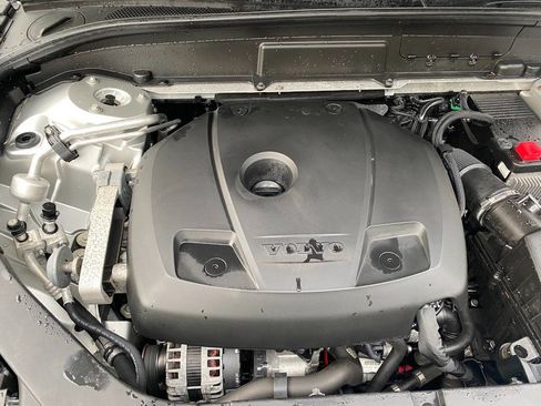 Used 2018 Volvo XC60 T5 Momentum w/ Vision Package image 61