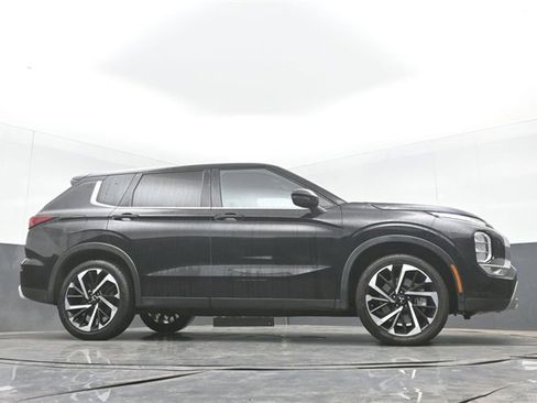 Used 2024 Mitsubishi Outlander SE image 48