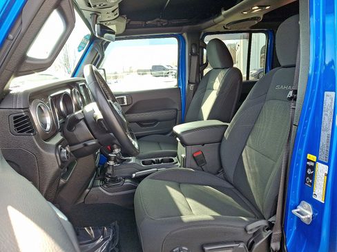 Used 2021 Jeep Wrangler Unlimited Sahara AWD/4WD image 13