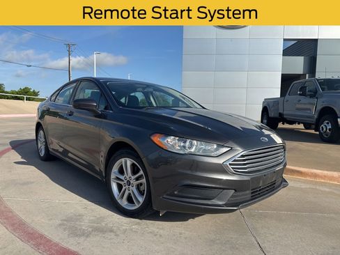 Used 2018 Ford Fusion SE w/ Fusion SE Technology Package image 1