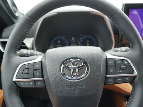 New 2026 Toyota Highlander Platinum AWD/4WD image 28