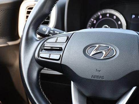 Used 2022 Hyundai Venue SEL FWD image 24