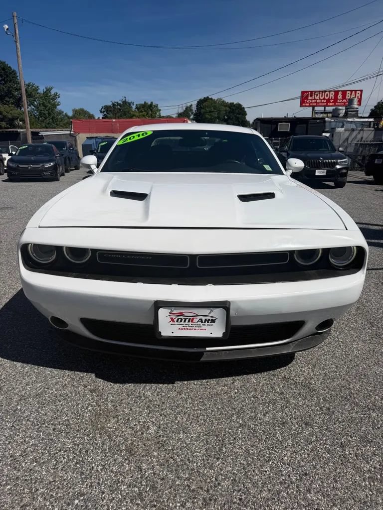 Used 2016 Dodge Challenger SXT RWD image 3