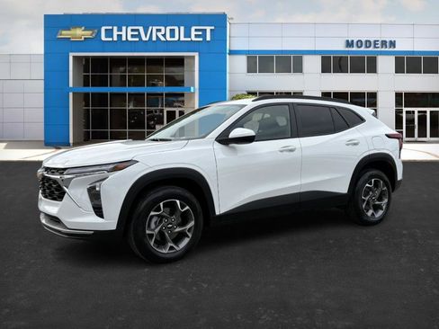 Used 2025 Chevrolet Trax LT w/ Driver Confidence Package image 1