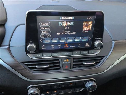 Used 2024 Nissan Altima 2.5 SV image 11