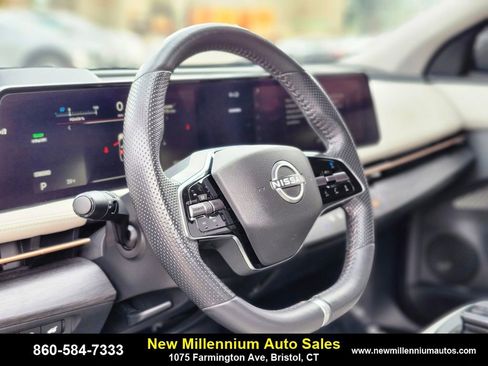 Used 2024 Nissan Ariya AWD image 18