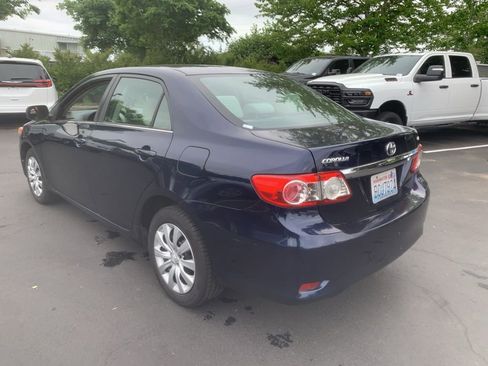 Used 2013 Toyota Corolla LE FWD image 2