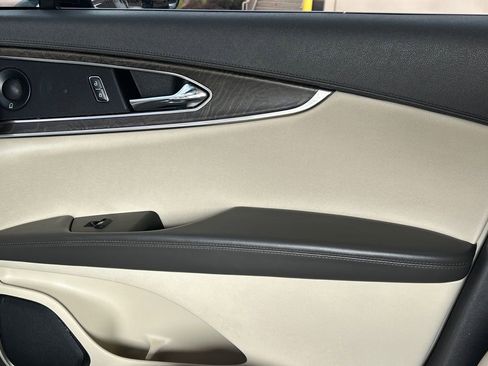 Used 2019 Lincoln Nautilus Reserve image 27