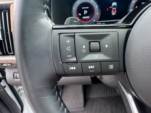 Used 2025 Nissan Pathfinder Platinum FWD image 20