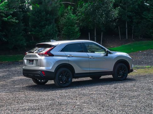 New 2025 Mitsubishi Eclipse Cross AWD image 9
