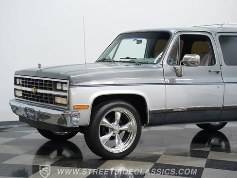 Used 1990 Chevrolet Suburban 2WD image 19