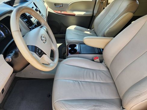 Used 2013 Toyota Sienna XLE FWD image 12