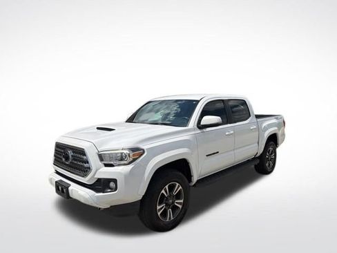 Used 2017 Toyota Tacoma TRD Sport w/ Tow Package RWD image 7