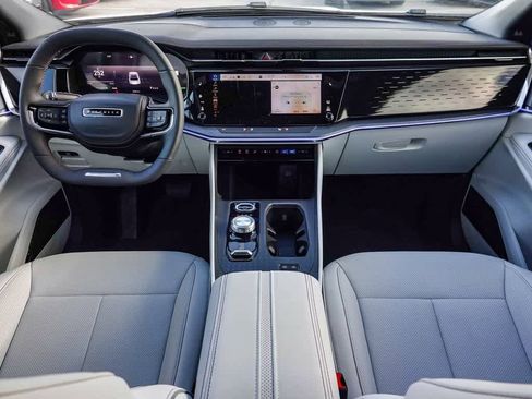 Used 2025 Jeep Wagoneer S Limited image 11