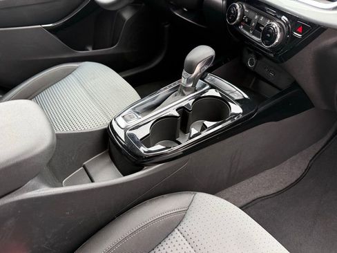 Used 2025 Chevrolet Trax LT w/ LT Convenience Package image 35