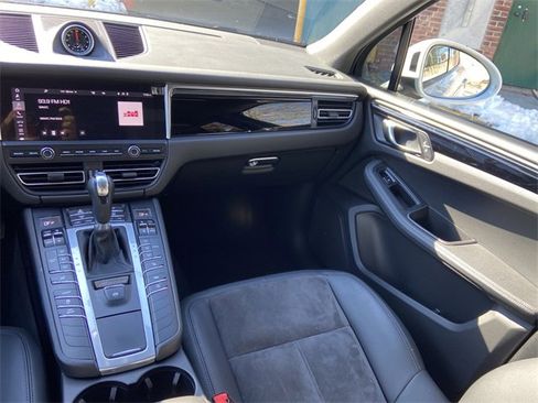 Used 2021 Porsche Macan image 13