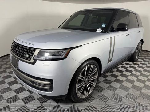 New 2025 Land Rover Range Rover SE image 3