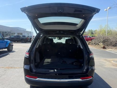 Used 2023 Jeep Grand Cherokee Limited AWD/4WD image 43