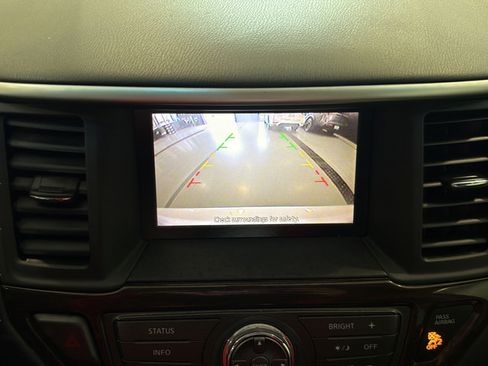 Used 2014 Nissan Pathfinder SL AWD/4WD image 22