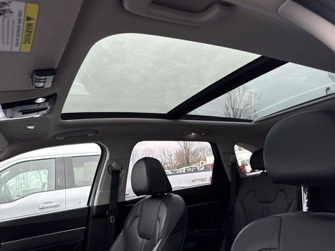 Used 2023 Kia Sorento SX image 11