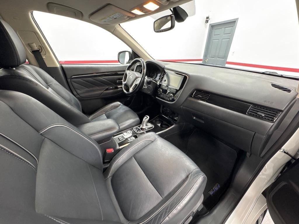 Used 2018 Mitsubishi Outlander SEL AWD/4WD image 13