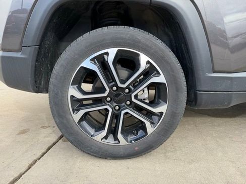 Used 2024 Jeep Compass Limited image 9